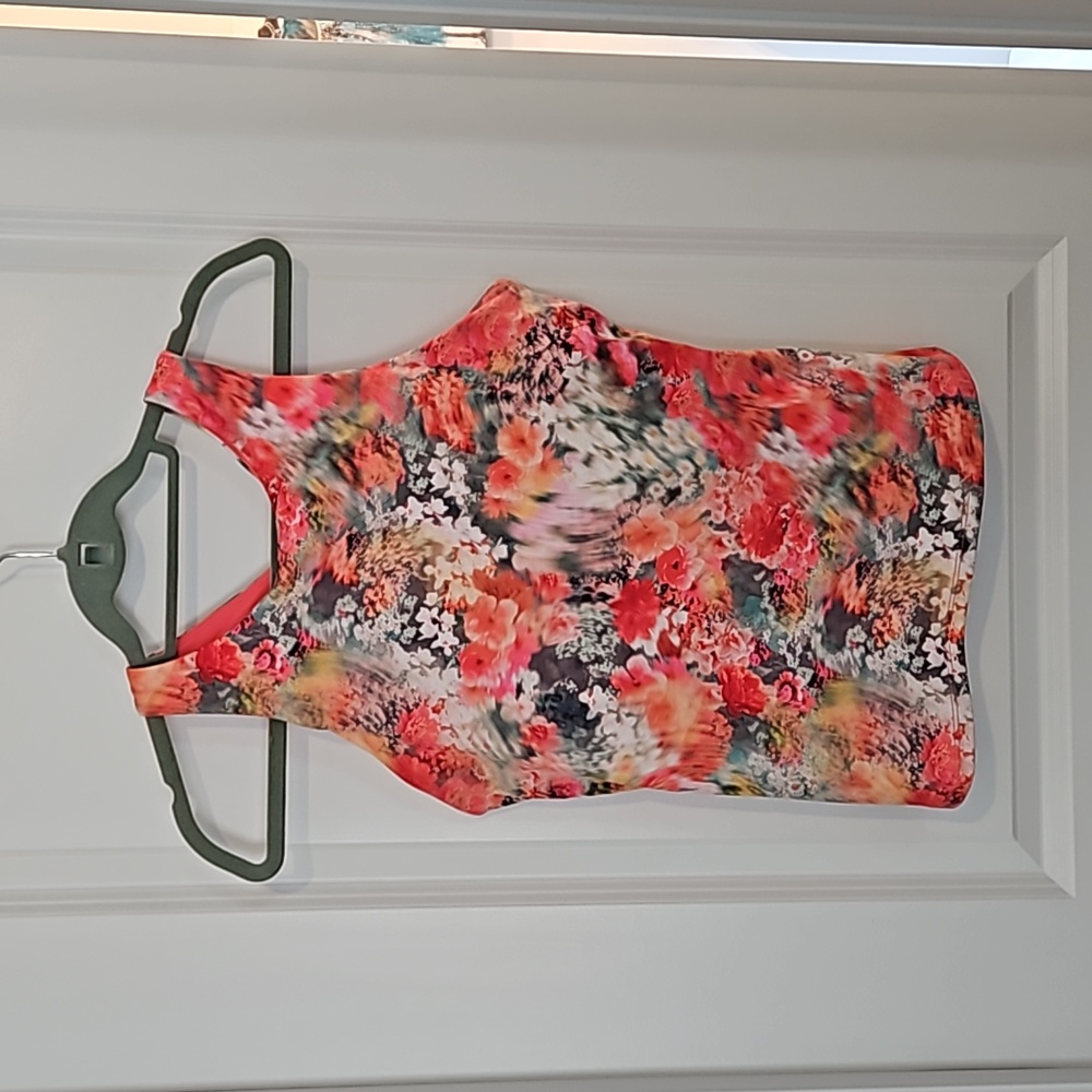Athleta conscious tank top with built-in bra cups, size large, excellent condiri